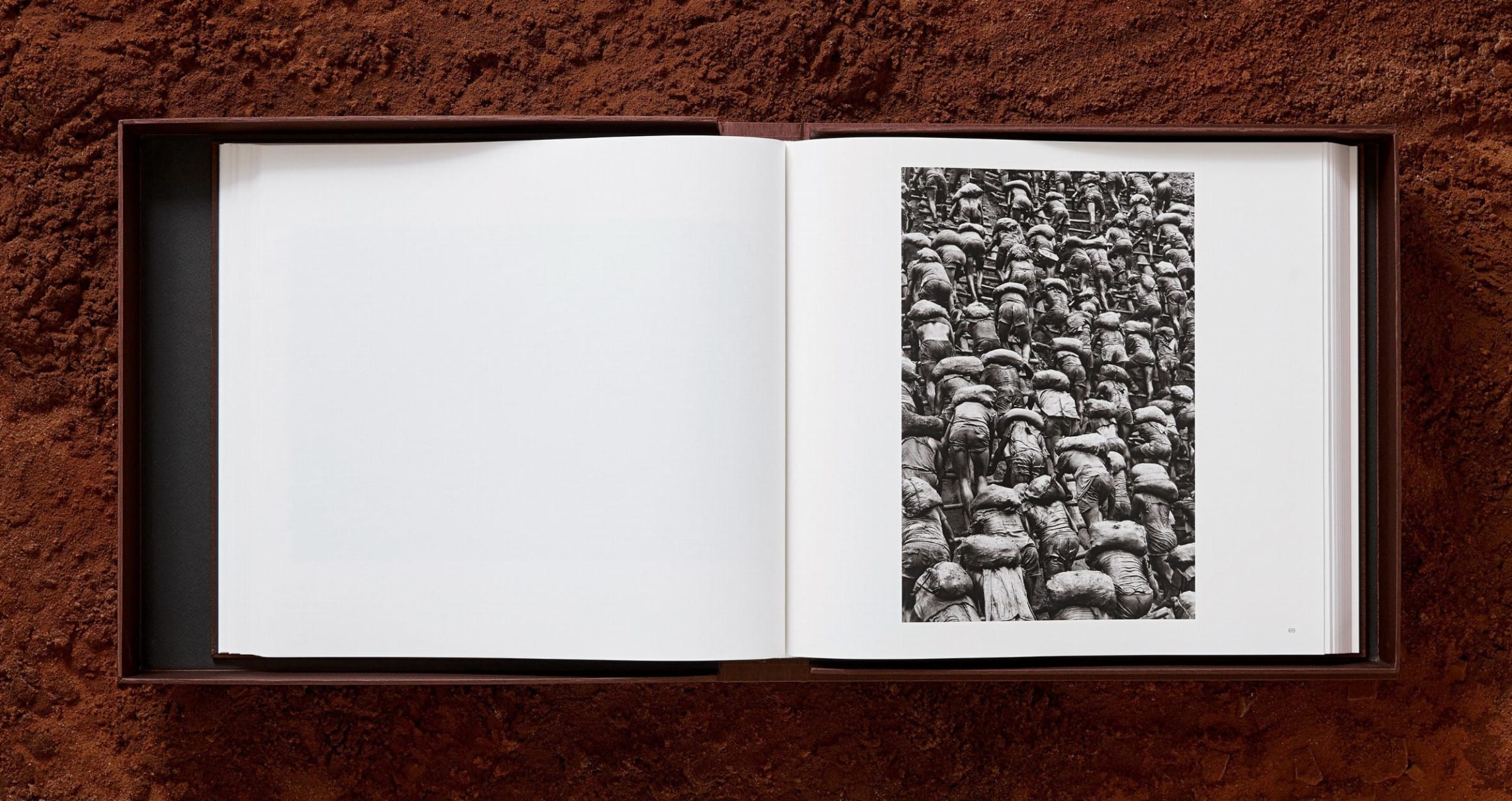 Sebastião Salgado. Gold