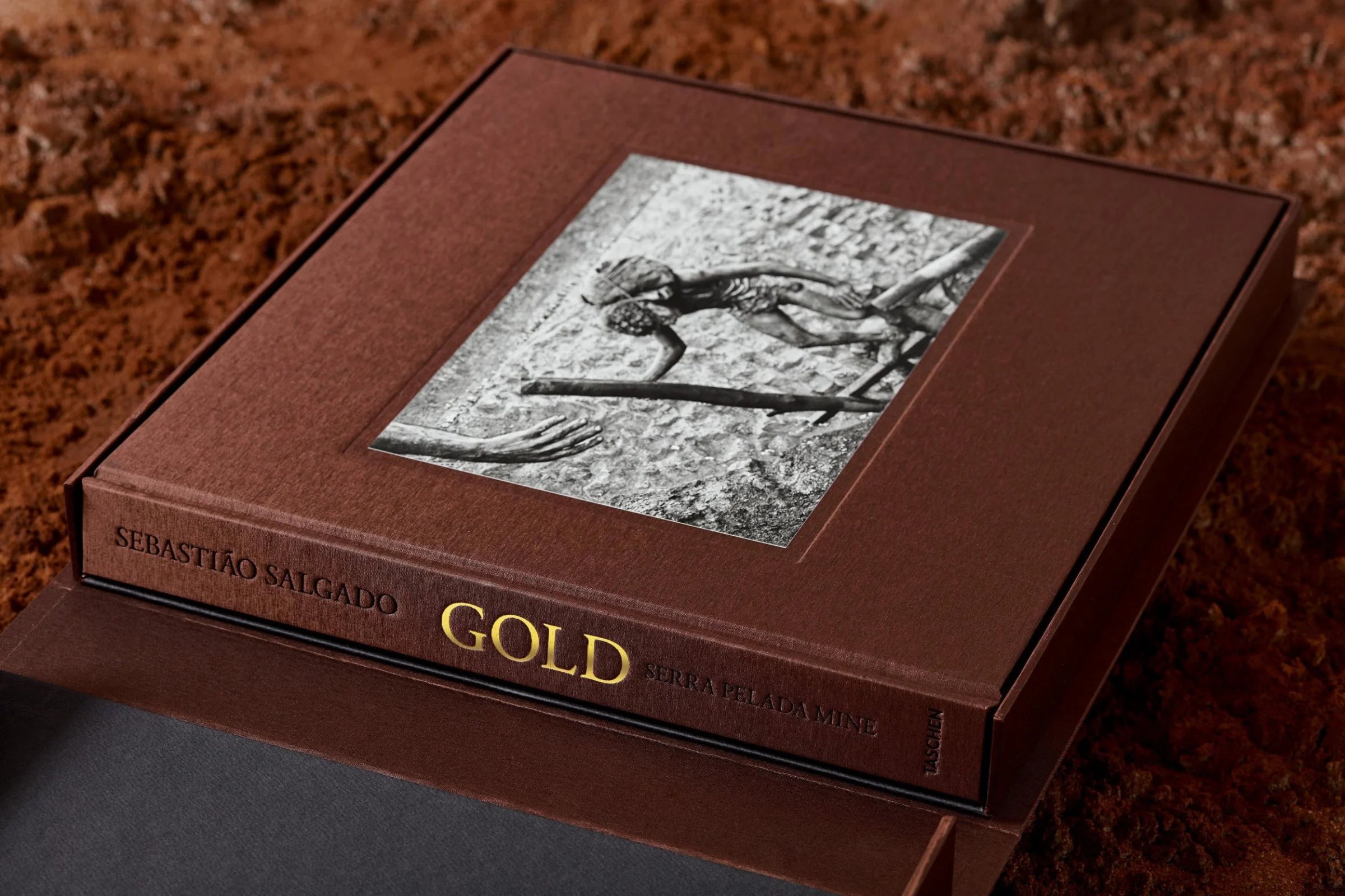 Sebastião Salgado. Gold