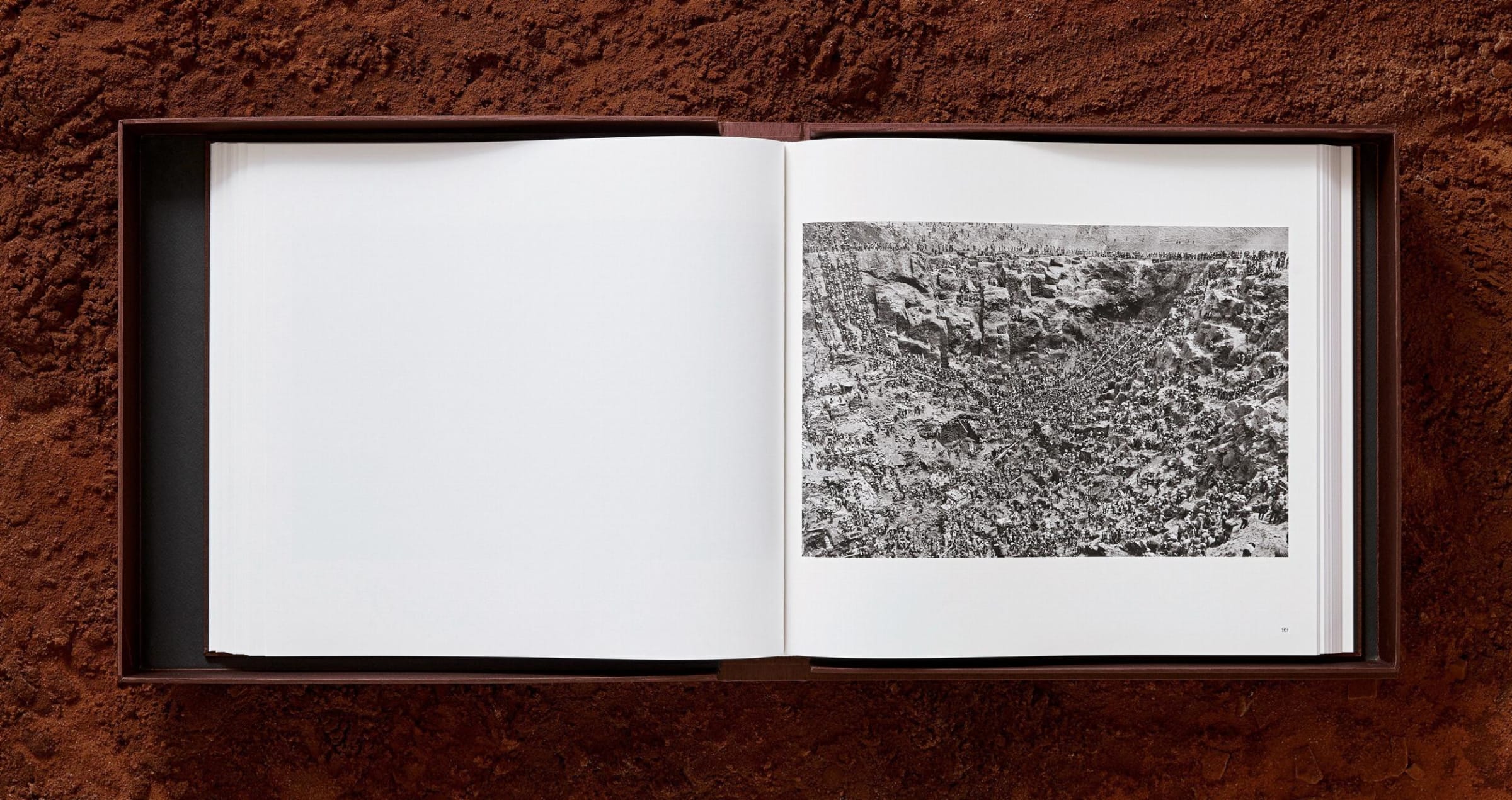 Sebastião Salgado. Gold