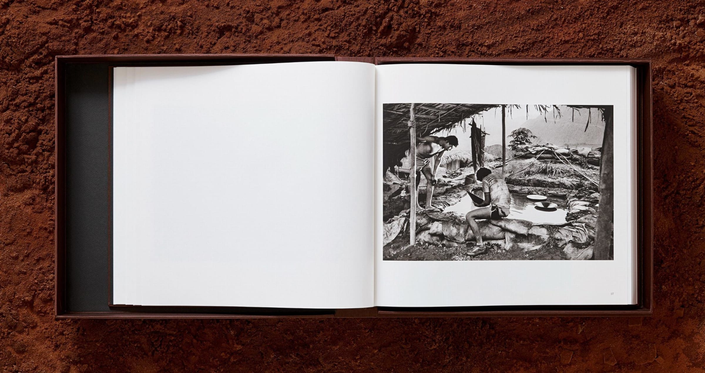 Sebastião Salgado. Gold