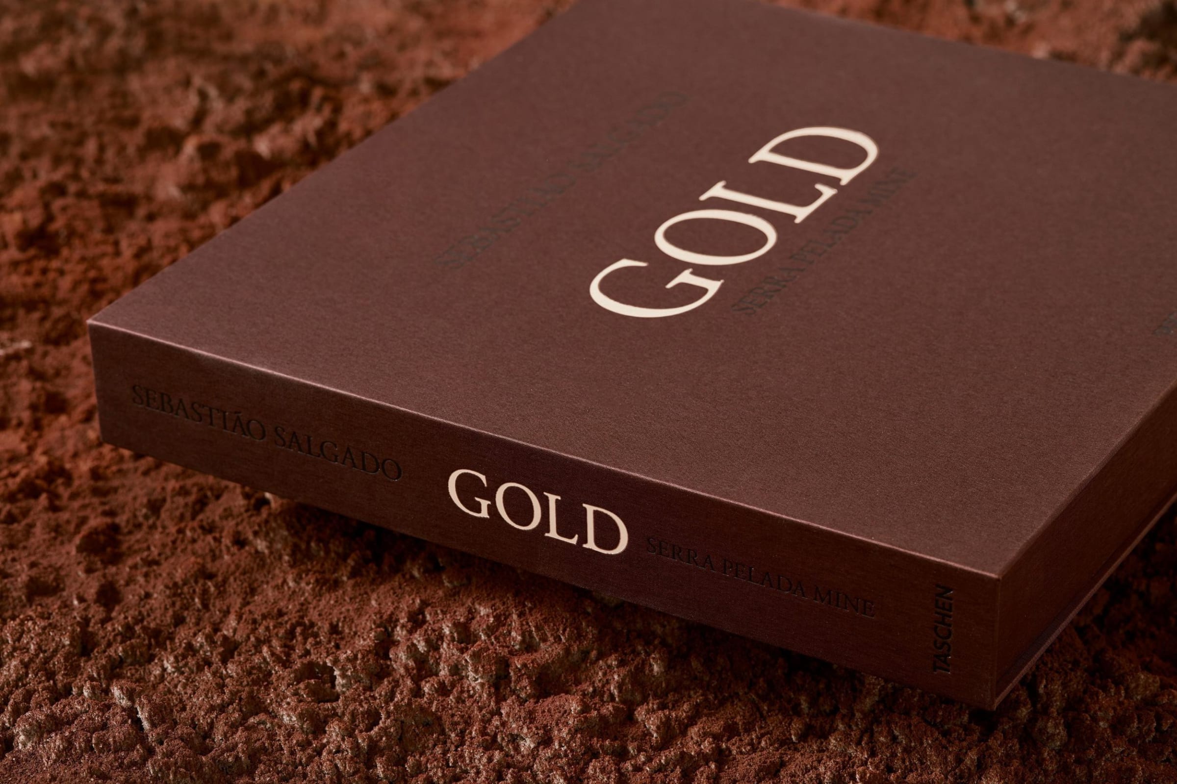 Sebastião Salgado. Gold