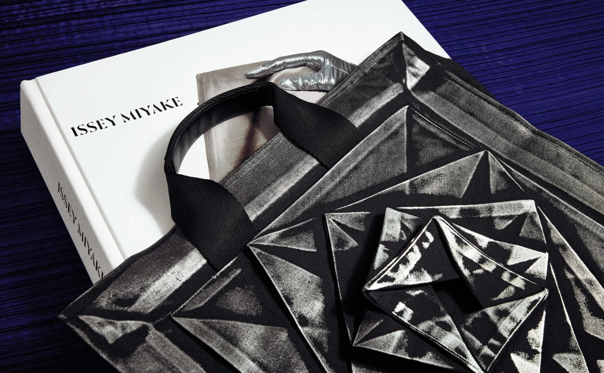 Issey Miyake XL Collector's Edition